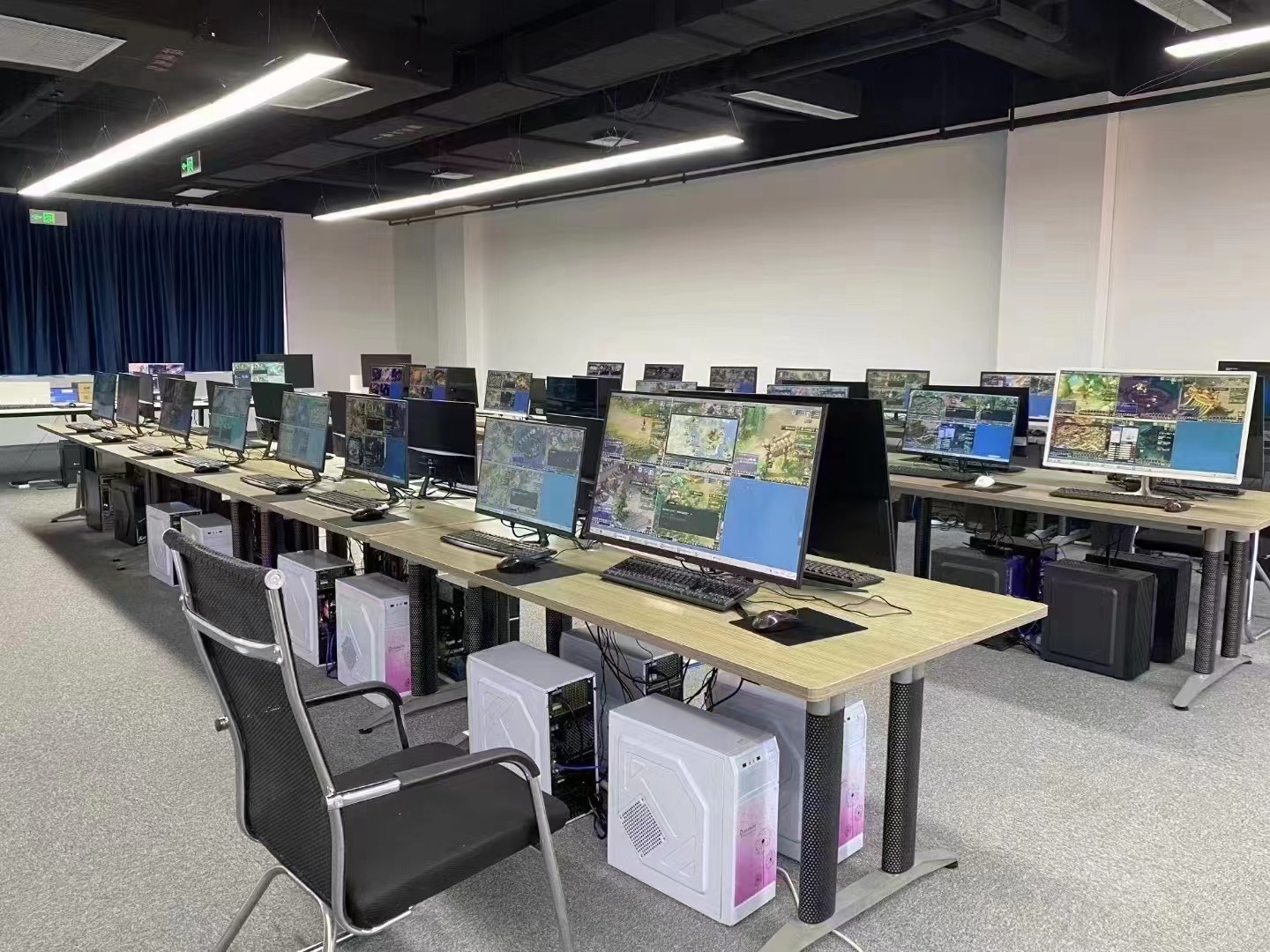 游戏打金机房成功落地,为玩家提供稳定赚钱渠道 游戏打金机房成功落地,为玩家提供稳定赚钱渠道