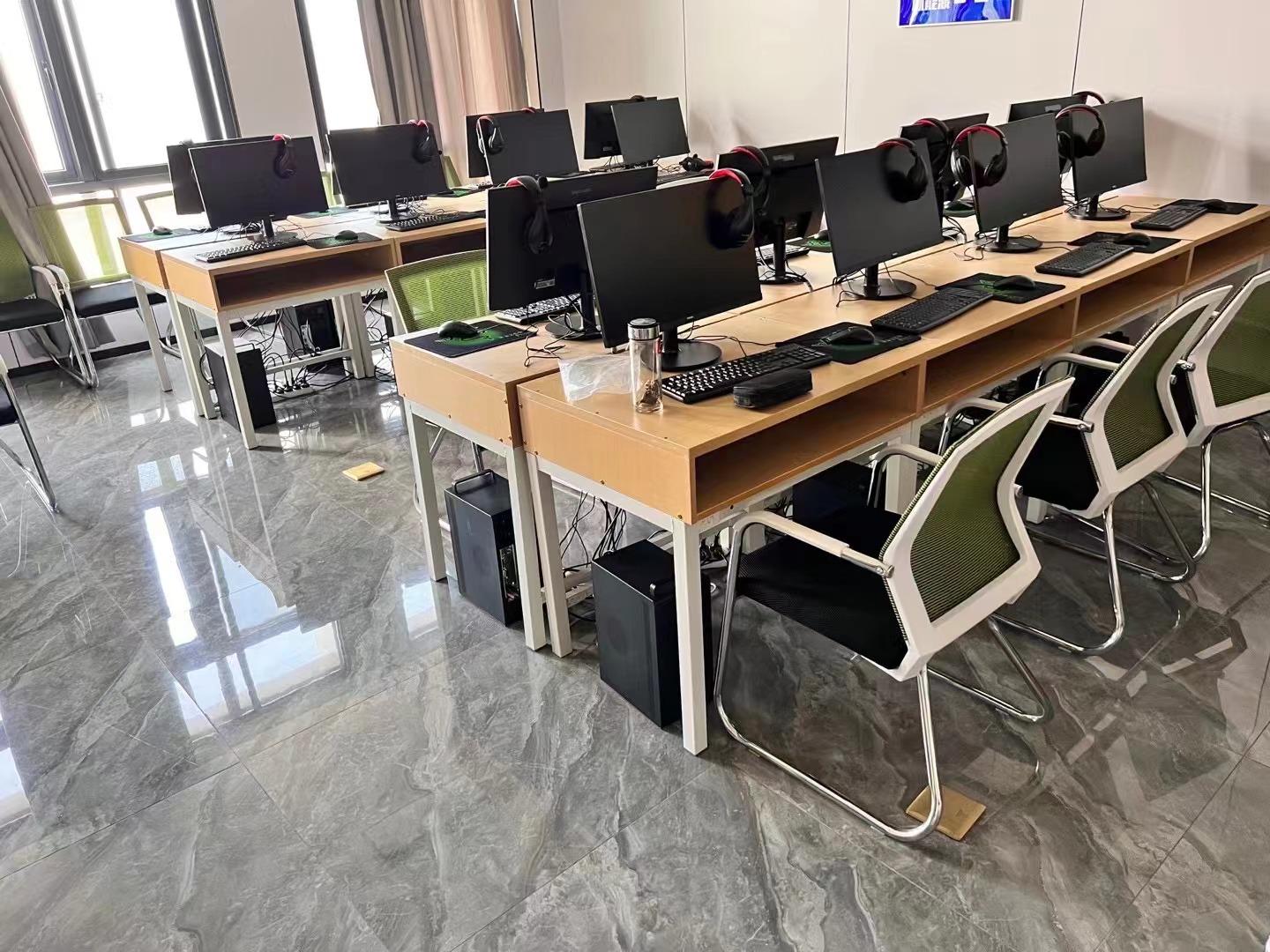 喜讯传来，恭贺北京曹总游戏搬砖工作室盛大成立！在这喜庆的时刻，我们不禁为曹总团队的技术实力和商业智慧喝彩。值得一提的是，此次工作室的成立得益于游金联盟的专业技术指导，相信在未来的日子里，曹总游戏搬砖工作室必将实现财富的持续增长。